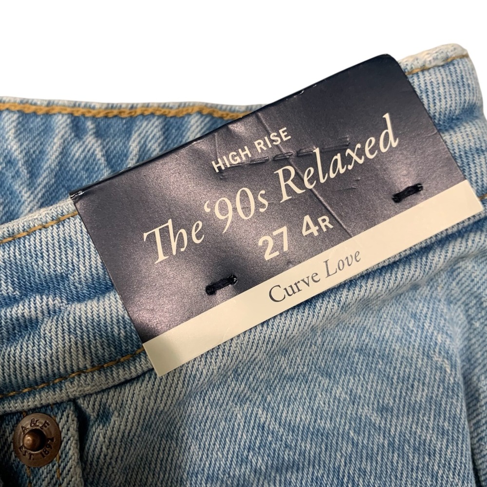 Abercrombie Curve Love 90s Relaxed Jeans Women's 27/4R High Rise Light Wash NEW - Picture 2 of 11